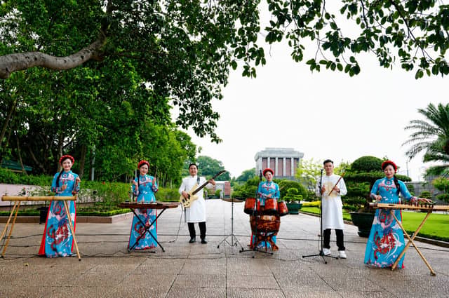 Концерт к 81-летию Августовской революции (Nhà hát Ca Múa Nhạc Thăng Long)
