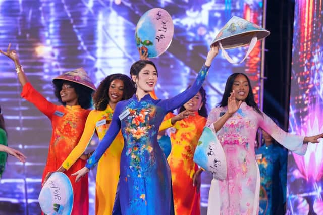 Show «Dances of the World»