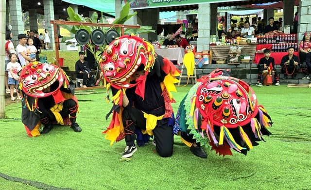 Highland fair «Cao nguyên mở hội» («The Highlands Open the Festival»)