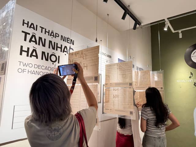 Exhibition «Hướng về thành phố xa xưa» (Two Decades of Hanoi's Tân Nhạc)