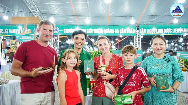 Hội chợ «Hành trình Quốc bảo Sâm Ngọc Linh»