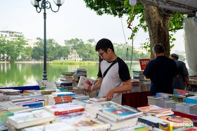 Книжная ярмарка «Hội Sách Hà Nội lần thứ XI» (XI Ханойская книжная ярмарка)