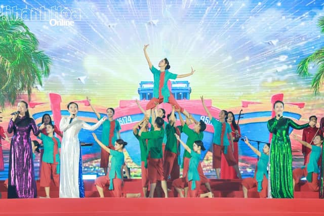 Award ceremony «Cuộc thi sáng tác ca khúc mới về tỉnh Khánh Hòa»