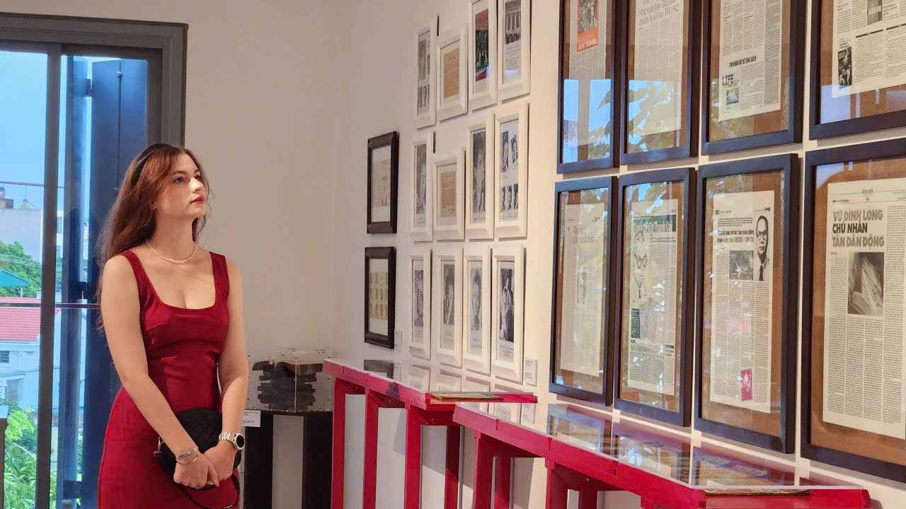 Open studio «Từ kịch bản đến sàn diễn: Tôn vinh di sản và lưu trữ của Vũ Đình Long» (From Script to Stage: Honouring the Legacy and Archive of Vu Dinh Long) 3