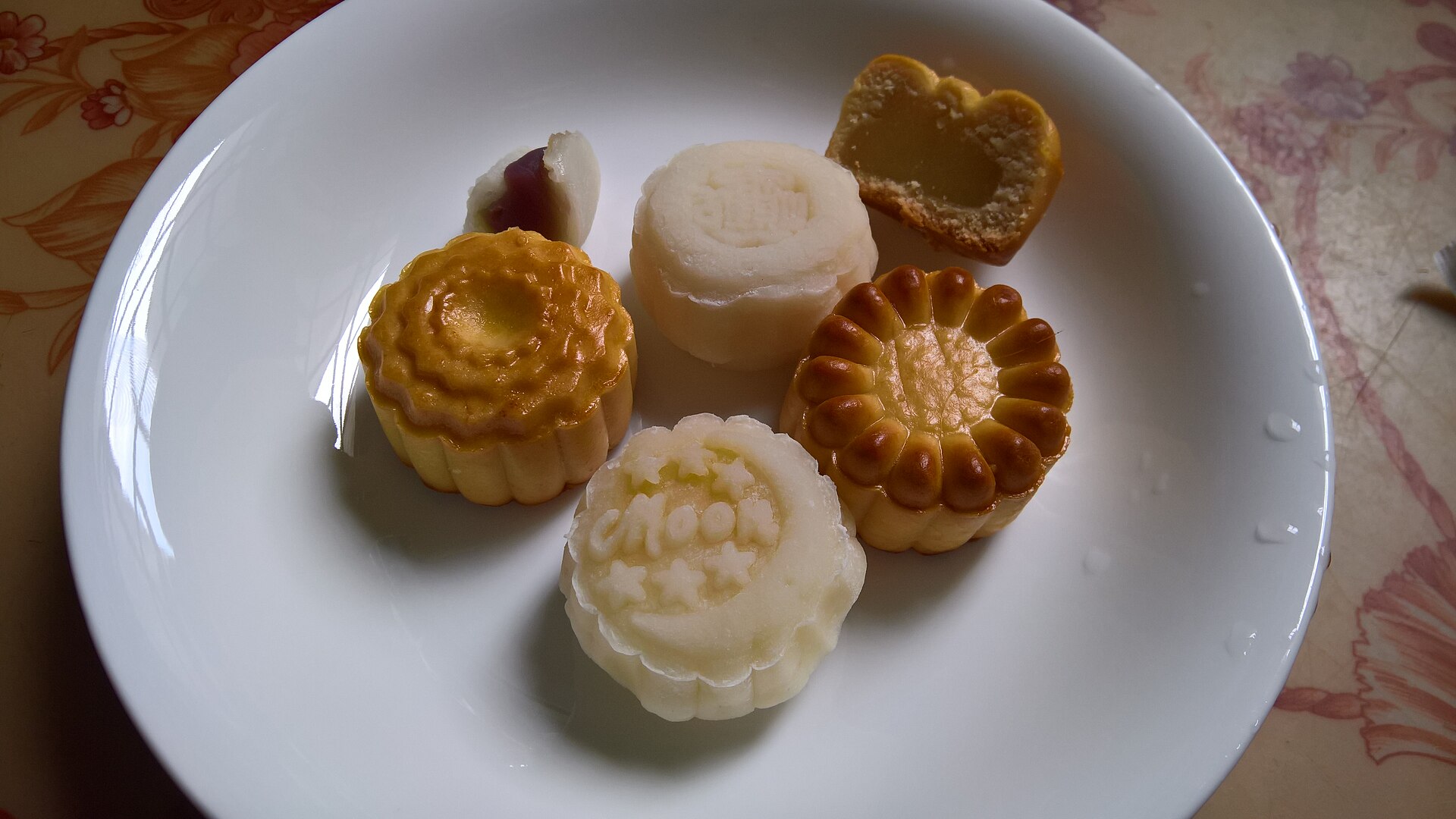 Bánh trung thu Việt Nam với nhiều loại nhân