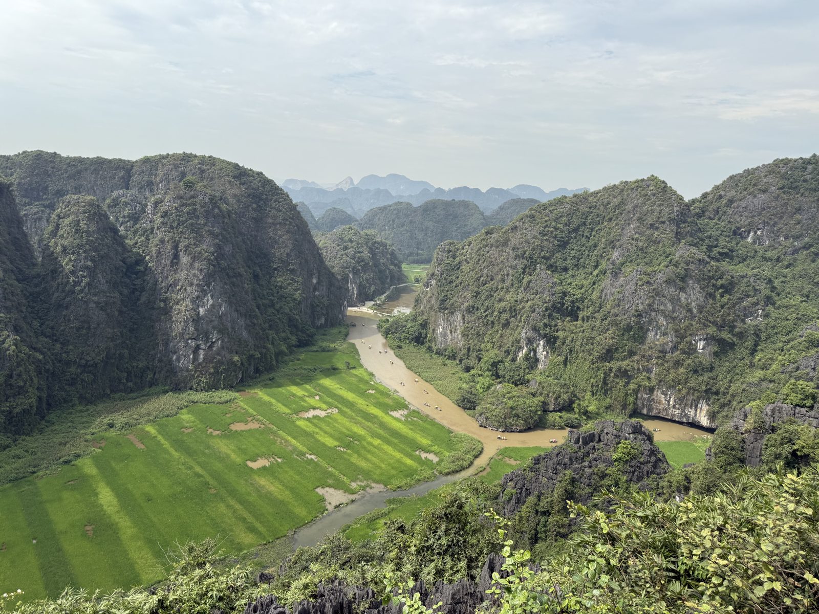 View from Hang Múa over karst mountains and rice fields along the river in Ninh Bình
