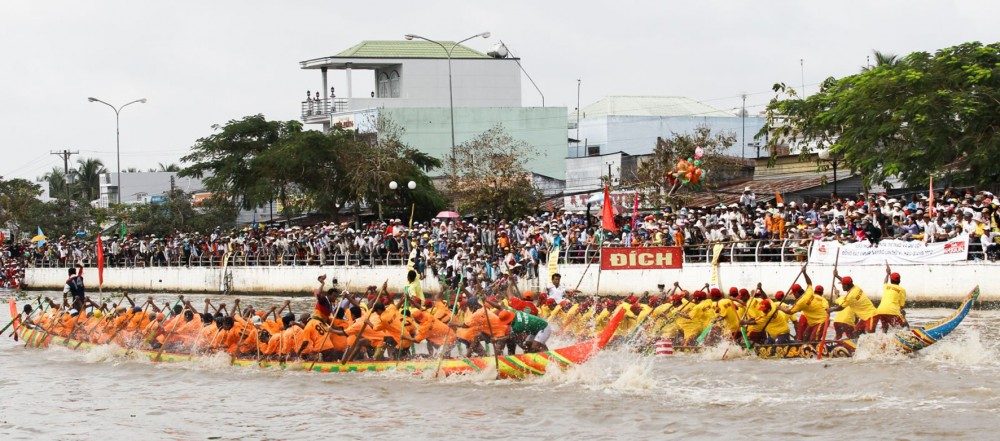 Lễ hội «Oóc Om Bóc – Đua ghe Ngo»