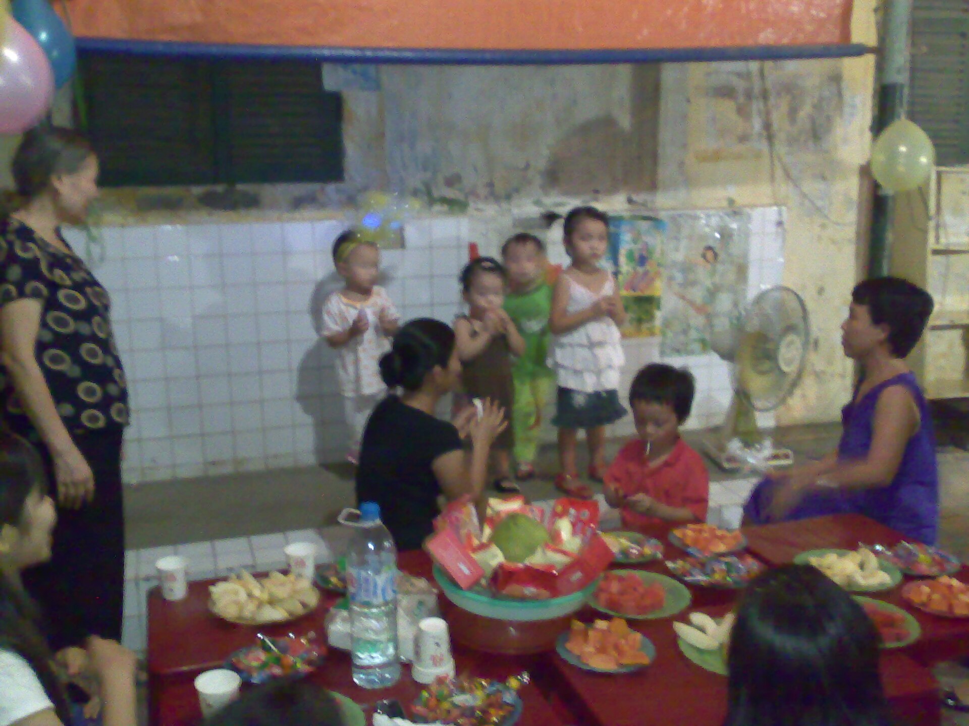 Các bé trong đêm hội Trung thu