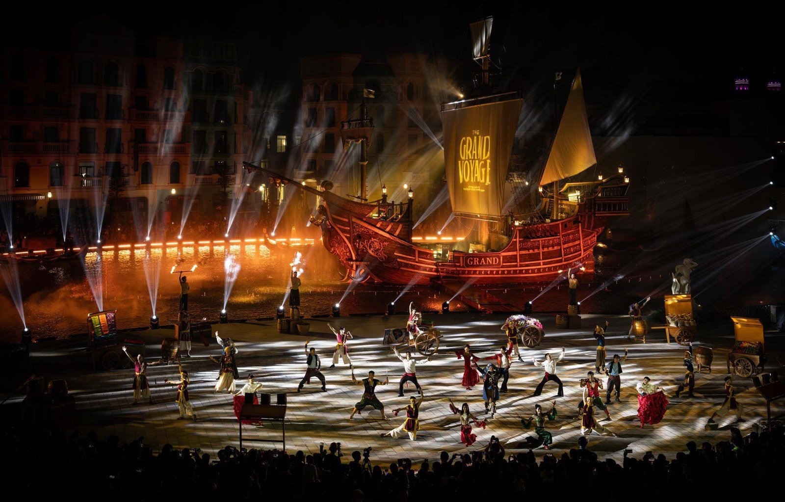Show diễn thực cảnh «The Grand Voyage»
