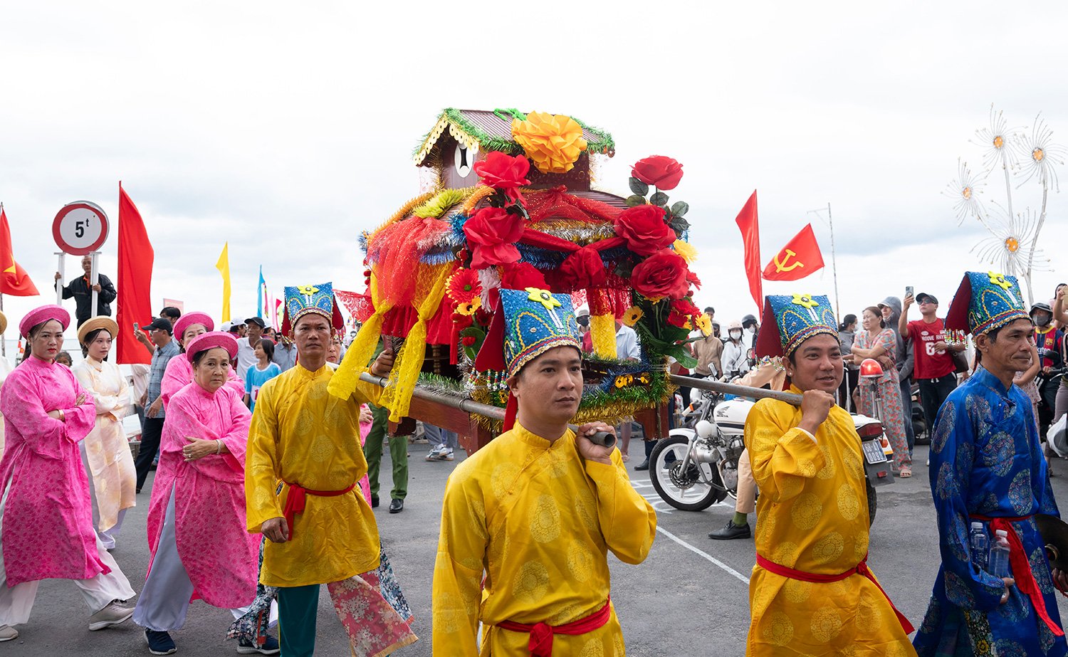 Праздник «Nghinh Ông Lại Sơn» (встреча Кита)