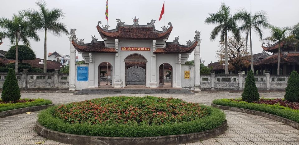 Commemoration «60 năm Ngày hy sinh của 10 nữ dân quân Lam Hạ» (Lam Hạ ten, 60 years on)